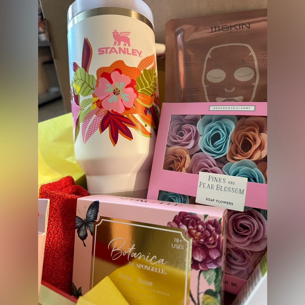 Mothers Day Luxury Bundle- all new in boxes - Picture 2 of 16